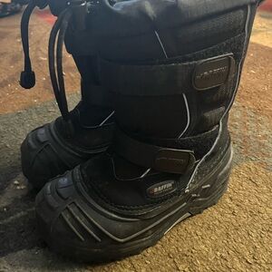Kids Baffin Young Eiger winter boots size 13